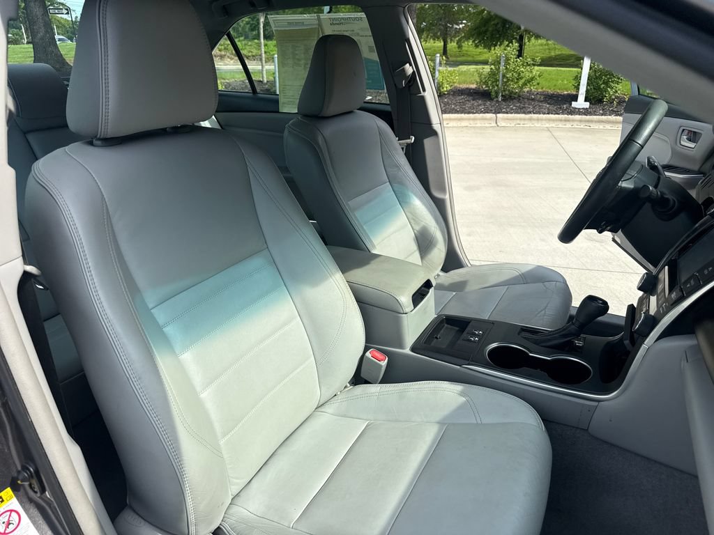Used 2017 Toyota Camry XLE w/ Moonroof Package FWD image 34