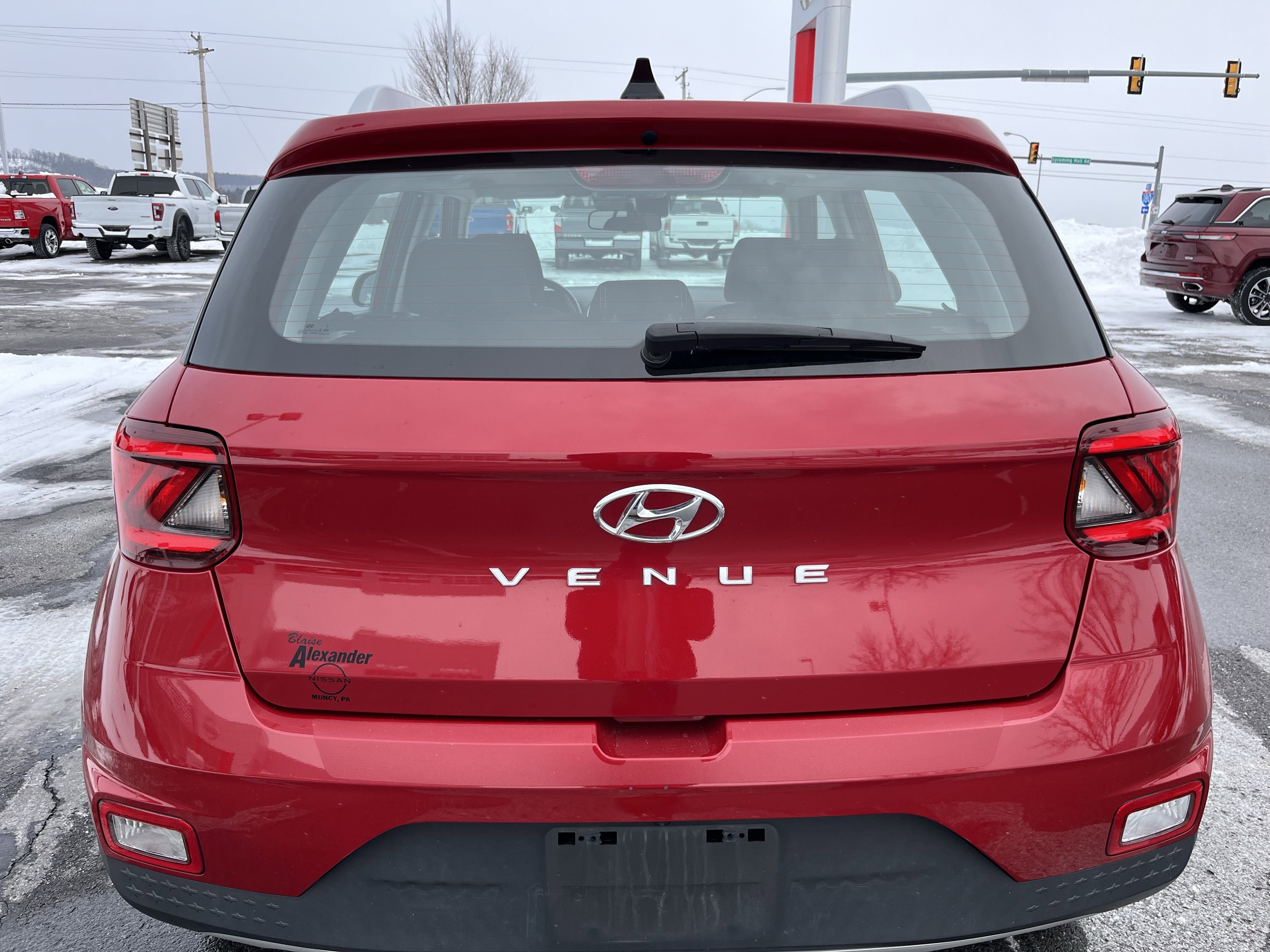 Used 2022 Hyundai Venue SEL image 5