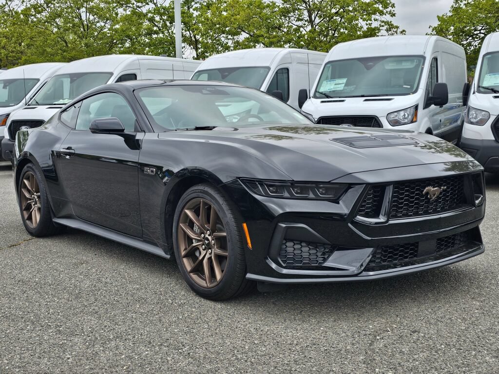 Used 2025 Ford Mustang GT Premium RWD image 3