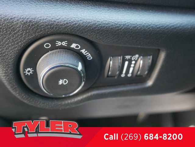 Certified 2025 Chrysler Pacifica Limited image 25