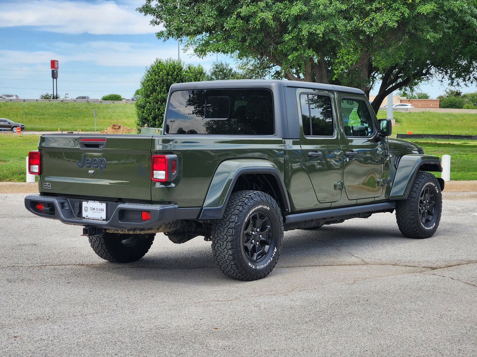 Used 2021 Jeep Gladiator Willys AWD/4WD image 5