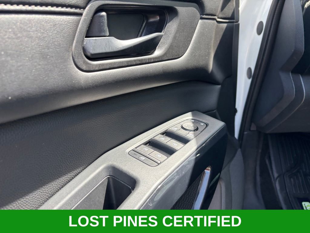 Used 2024 Nissan Pathfinder SV image 21