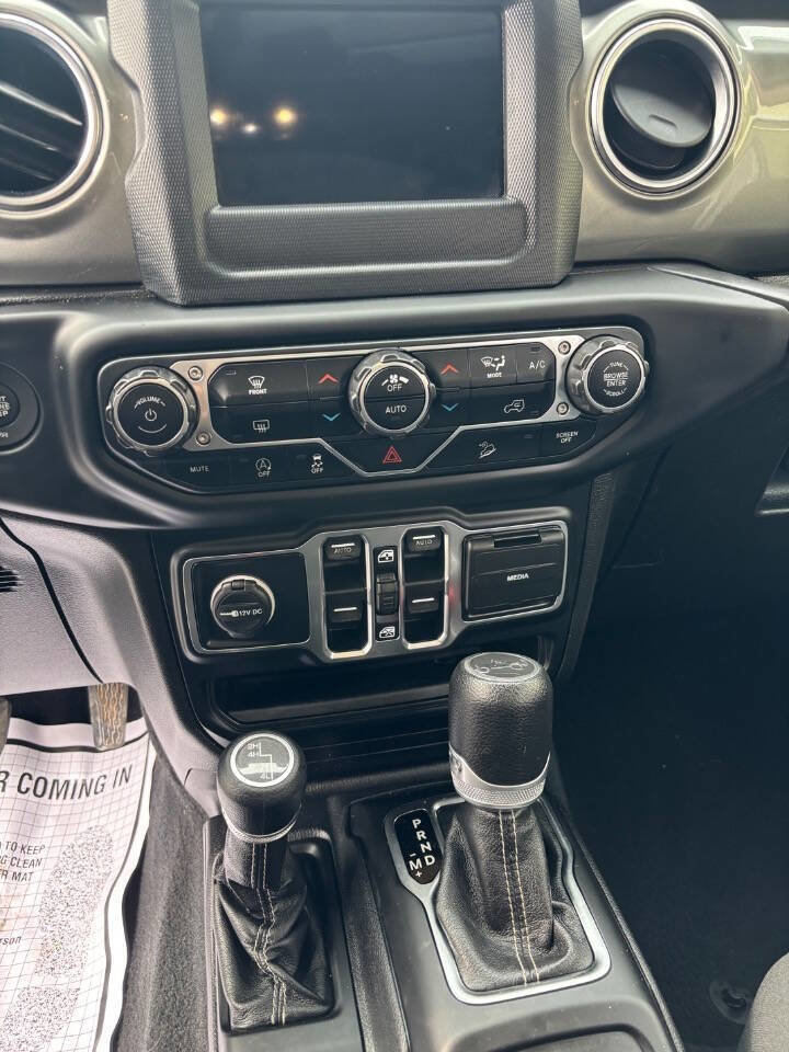 Used 2019 Jeep Wrangler Unlimited Sahara image 19