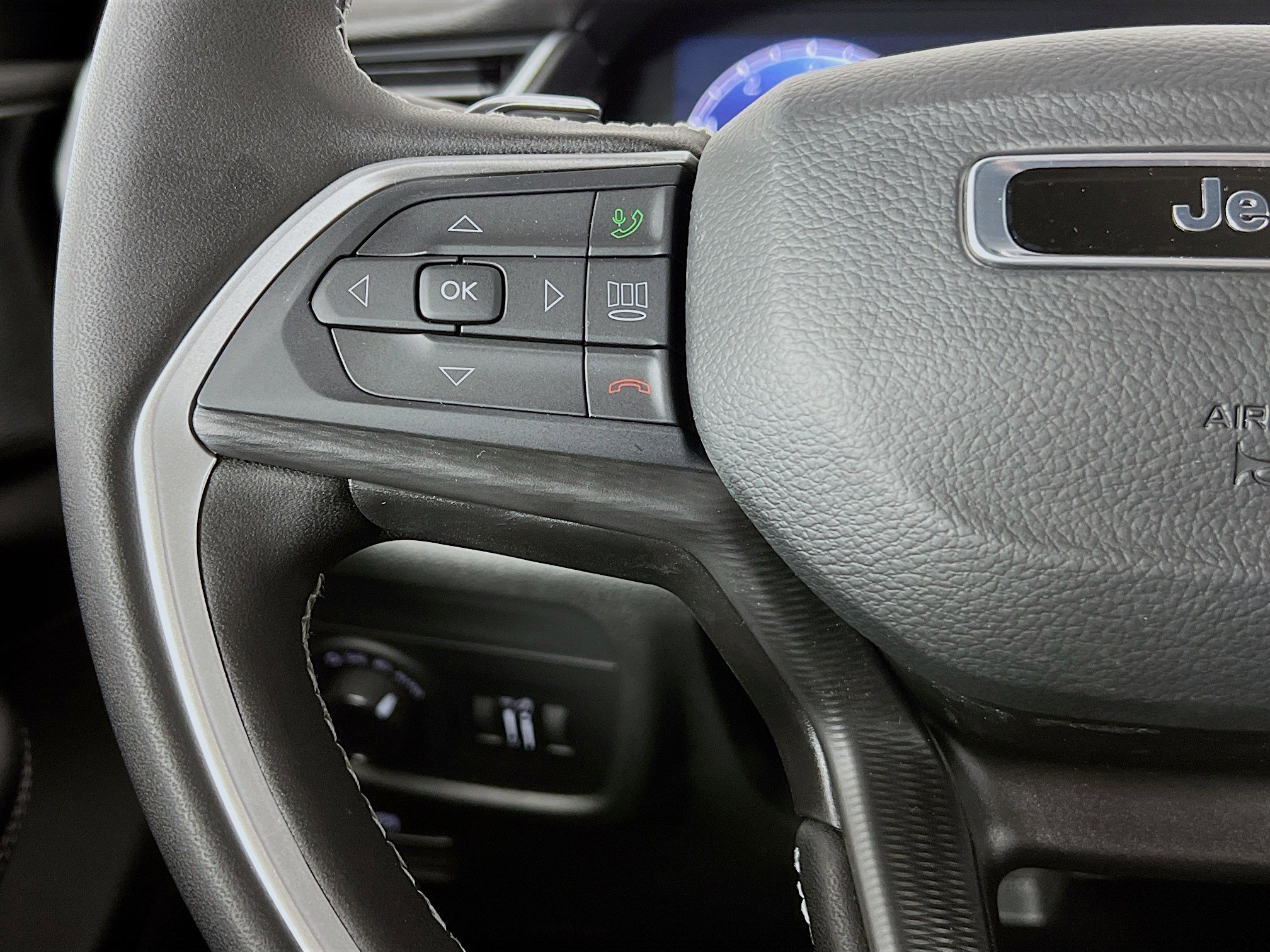 New 2025 Jeep Grand Cherokee L Altitude image 14