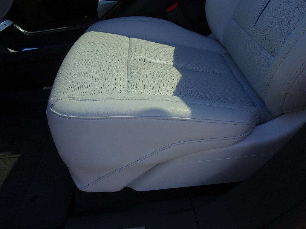 Certified 2024 Cadillac Lyriq Sport w/ LPO, Floor Liner Package AWD/4WD image 9