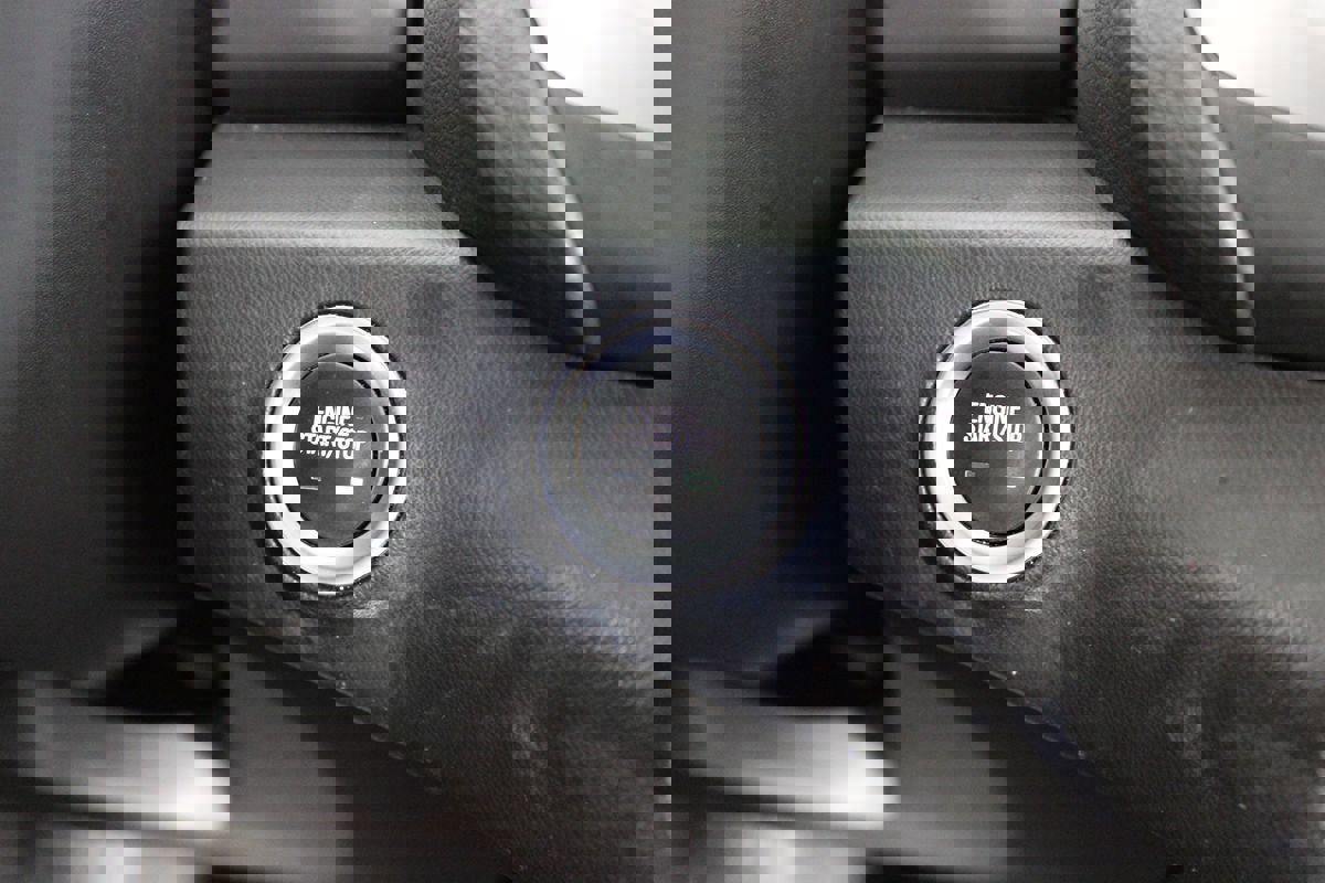 Used 2023 GMC Terrain SLE w/ Driver Convenience Package image 8