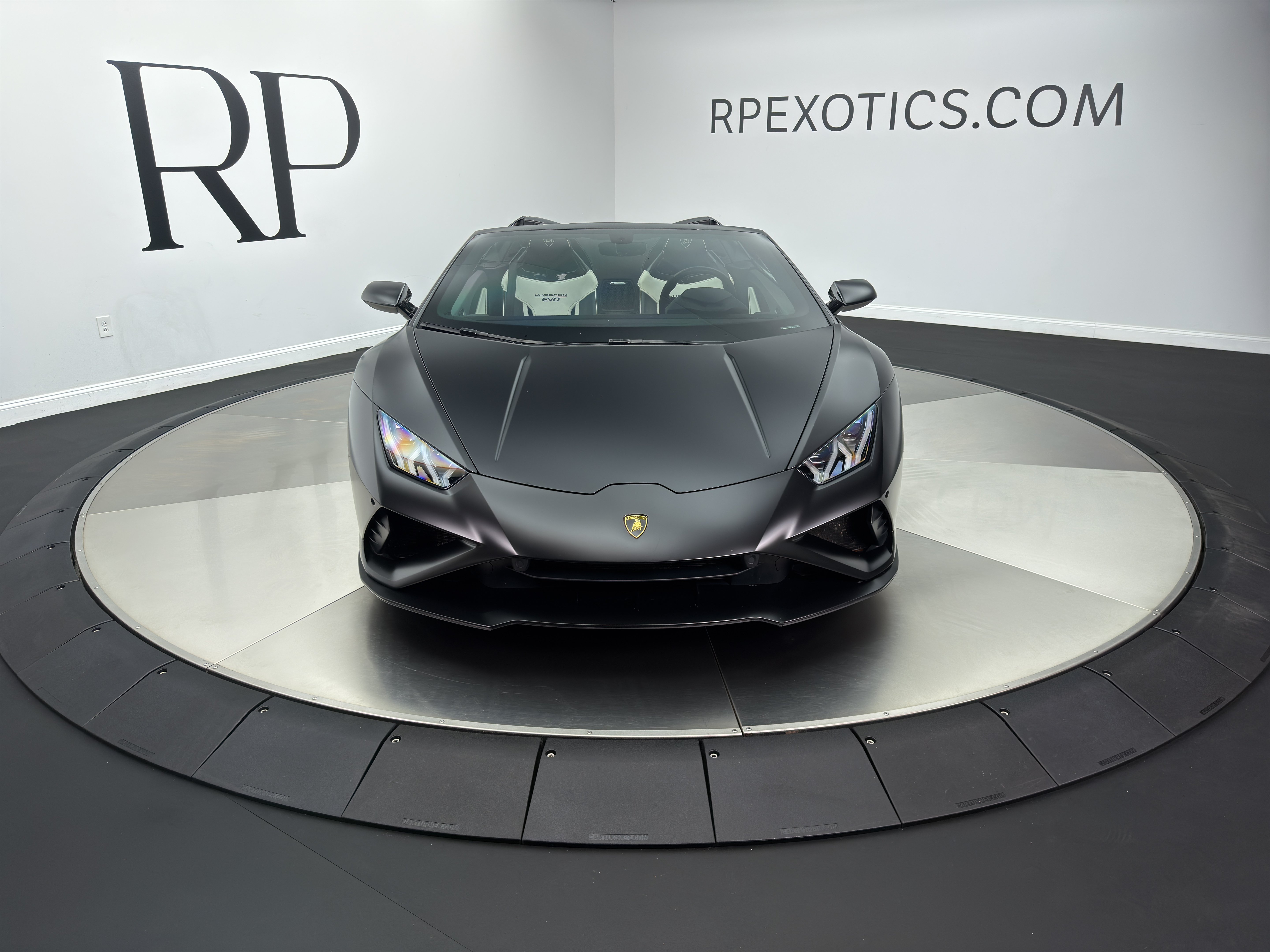 Used 2021 Lamborghini Huracan EVO RWD image 2