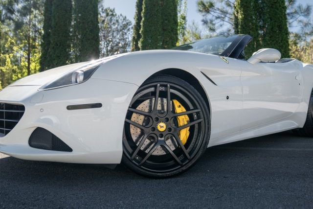 Used 2016 Ferrari California T RWD image 3