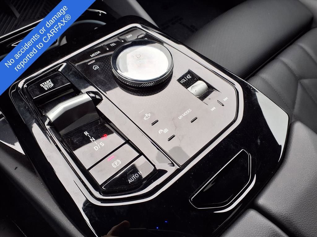 Used 2025 BMW 530i xDrive w/ Premium Package image 25