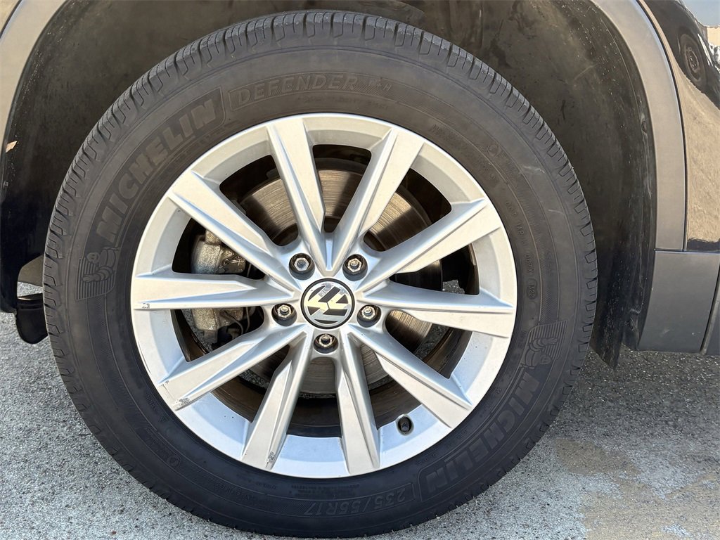 Used 2017 Volkswagen Tiguan Limited w/ Premium Package image 9