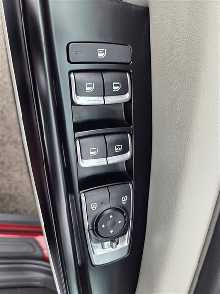 Used 2024 Kia Carnival LX FWD image 13