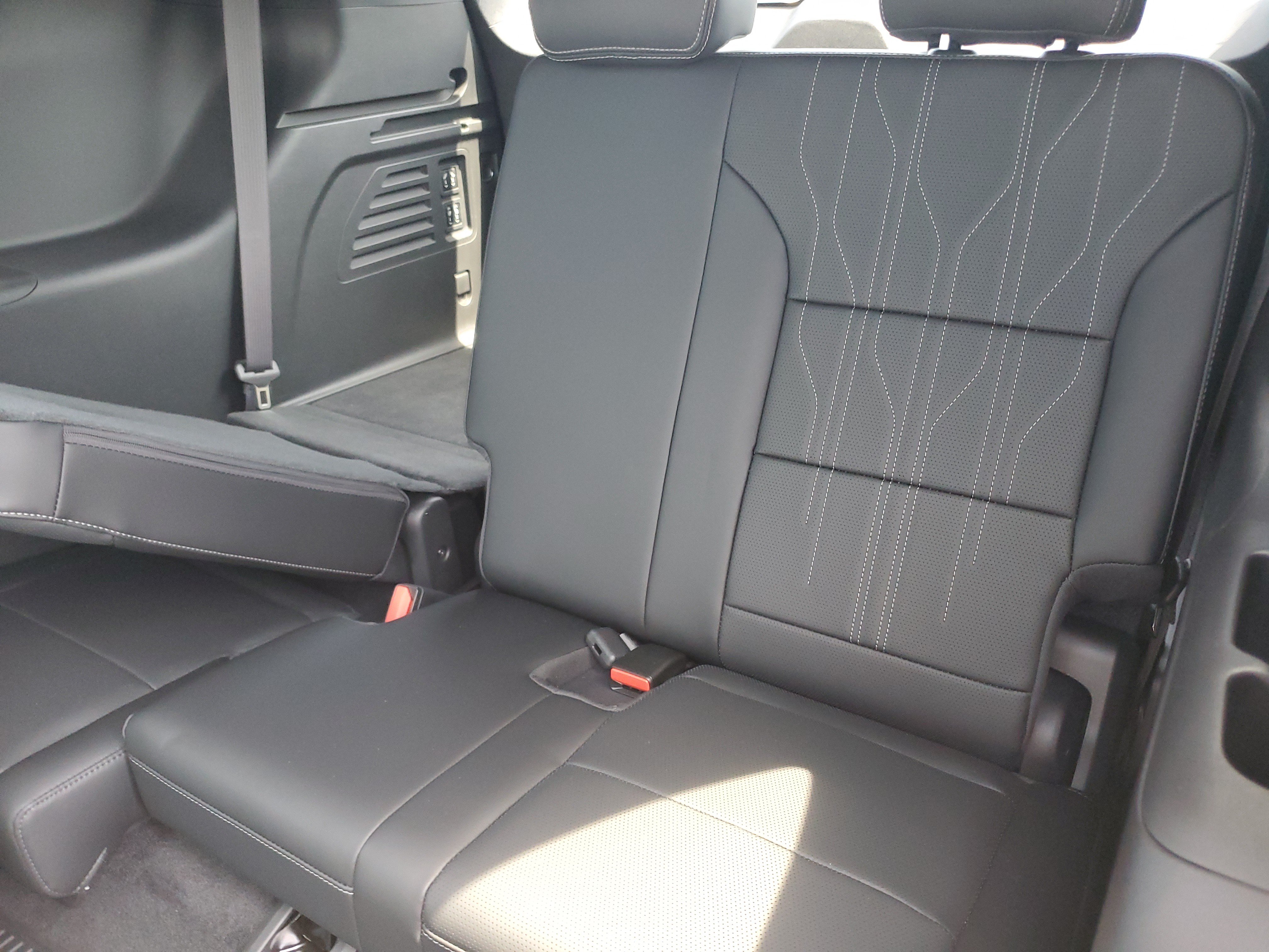 Used 2025 Buick Enclave Avenir w/ Trailering Package, 5000 lbs. AWD/4WD image 10