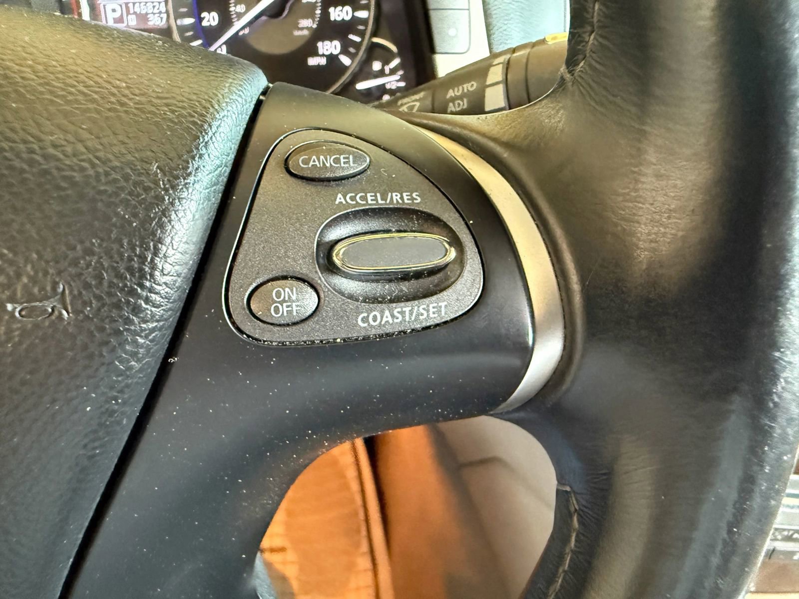 Used 2011 INFINITI M37 w/ Deluxe Touring Pkg RWD image 25