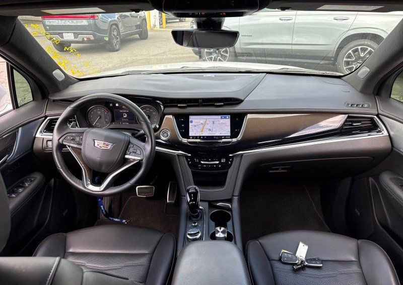 Certified 2023 Cadillac XT6 Sport w/ Platinum Package AWD/4WD image 3