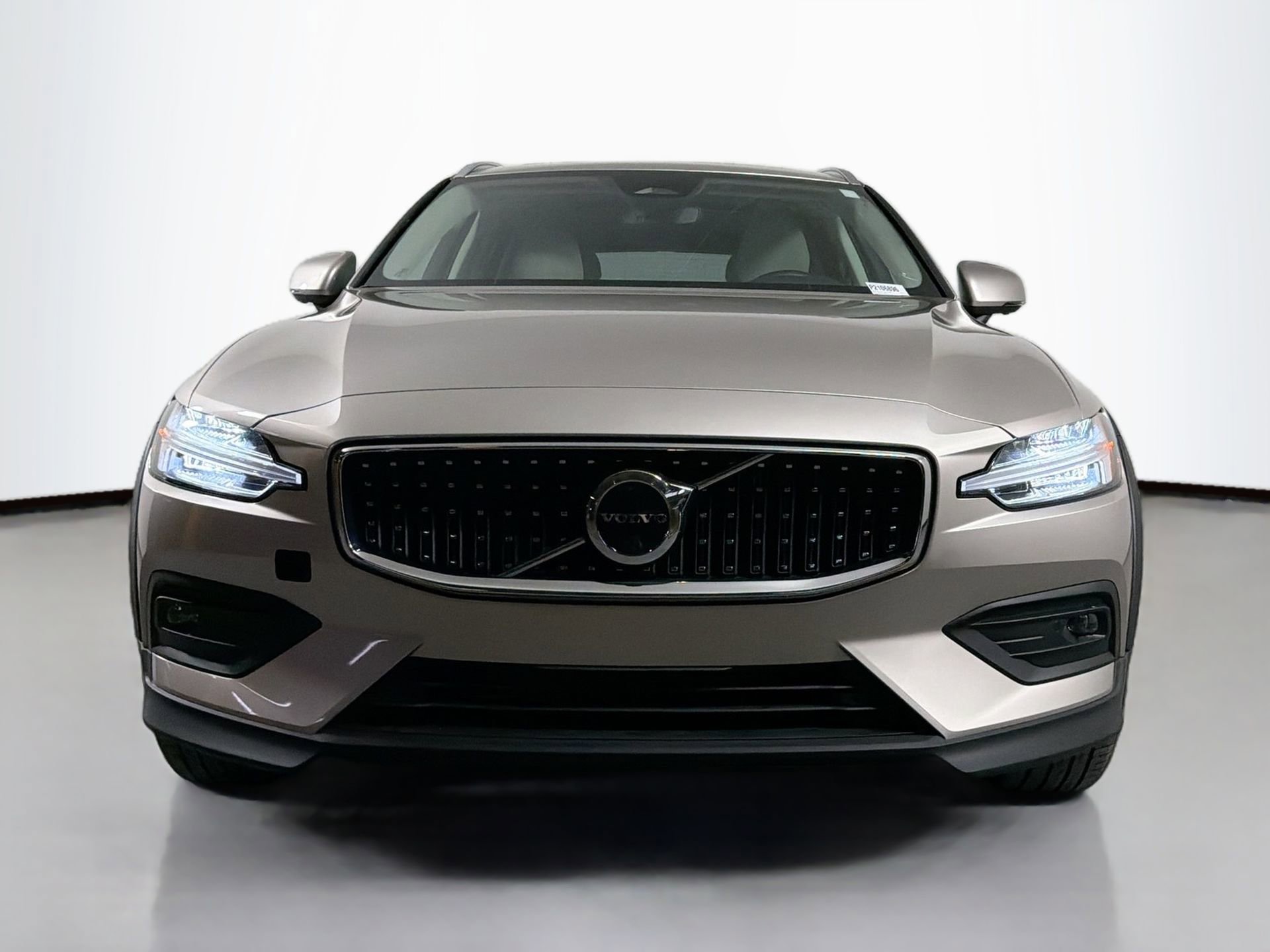 Used 2023 Volvo V60 B5 Cross Country Plus w/ Protection Package Premier image 2