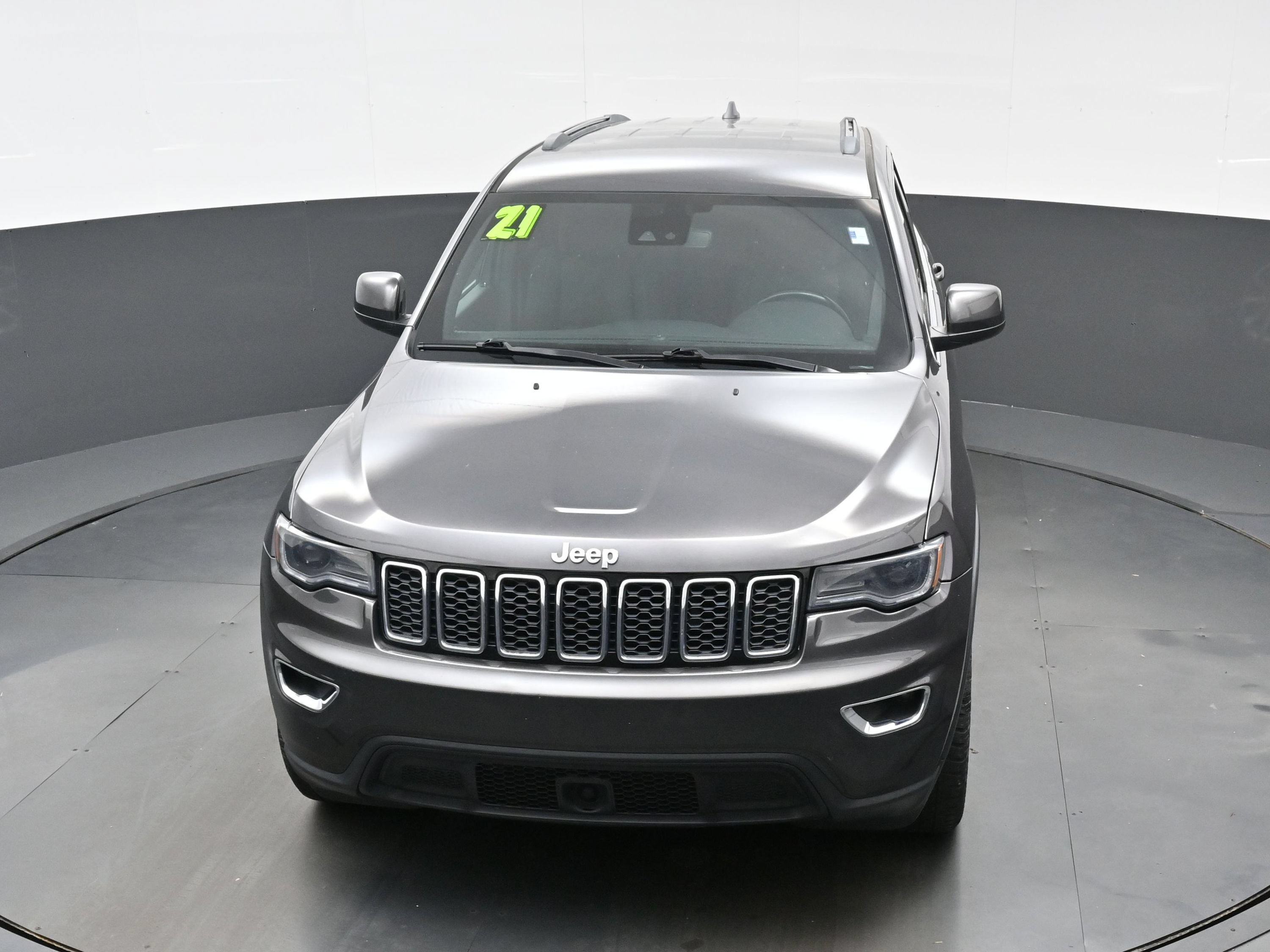 Used 2021 Jeep Grand Cherokee Laredo w/ Security & Convenience Group AWD/4WD image 39