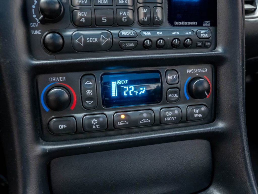 Used 2001 Chevrolet Corvette Coupe w/ Preferred Equipment Group1 image 23