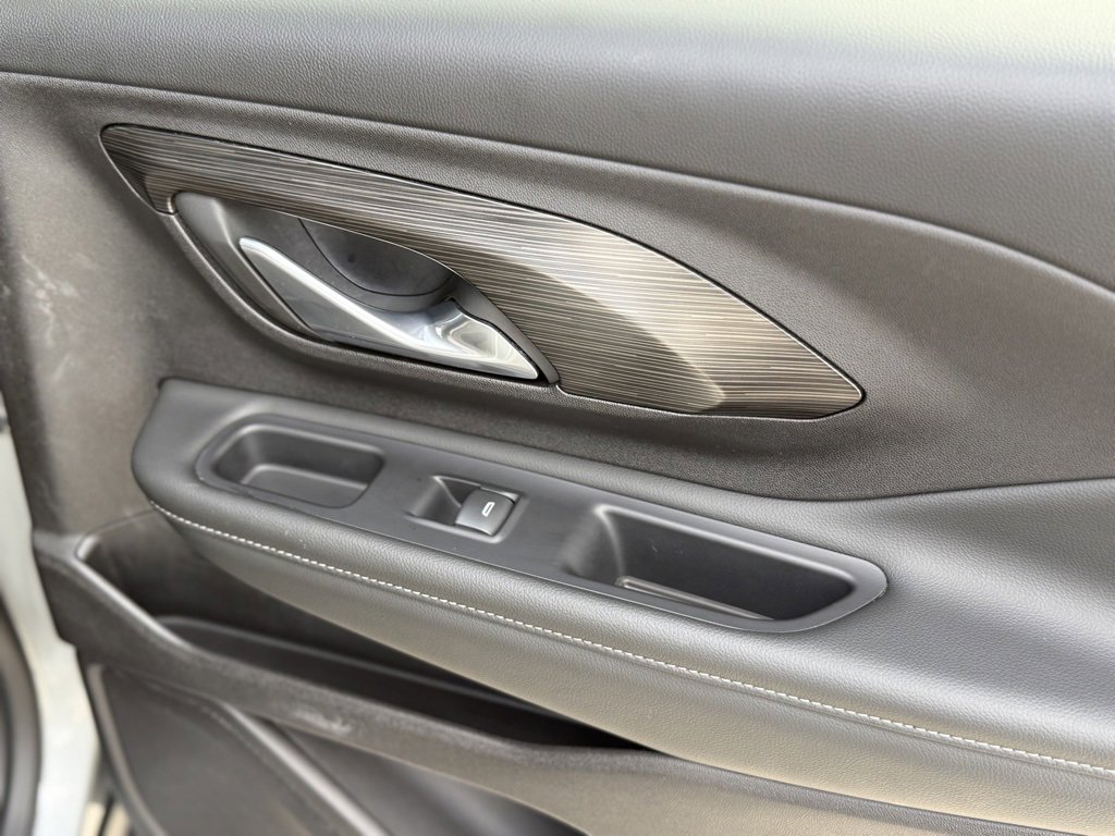 Used 2024 GMC Terrain SLE image 18