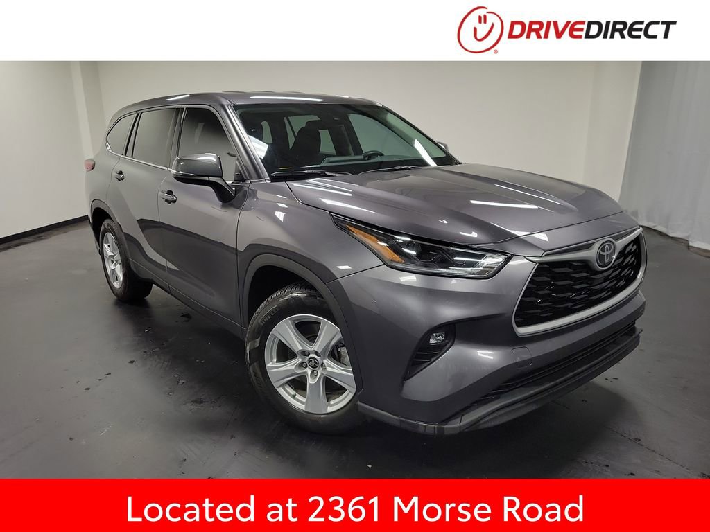 Used 2021 Toyota Highlander LE image 1