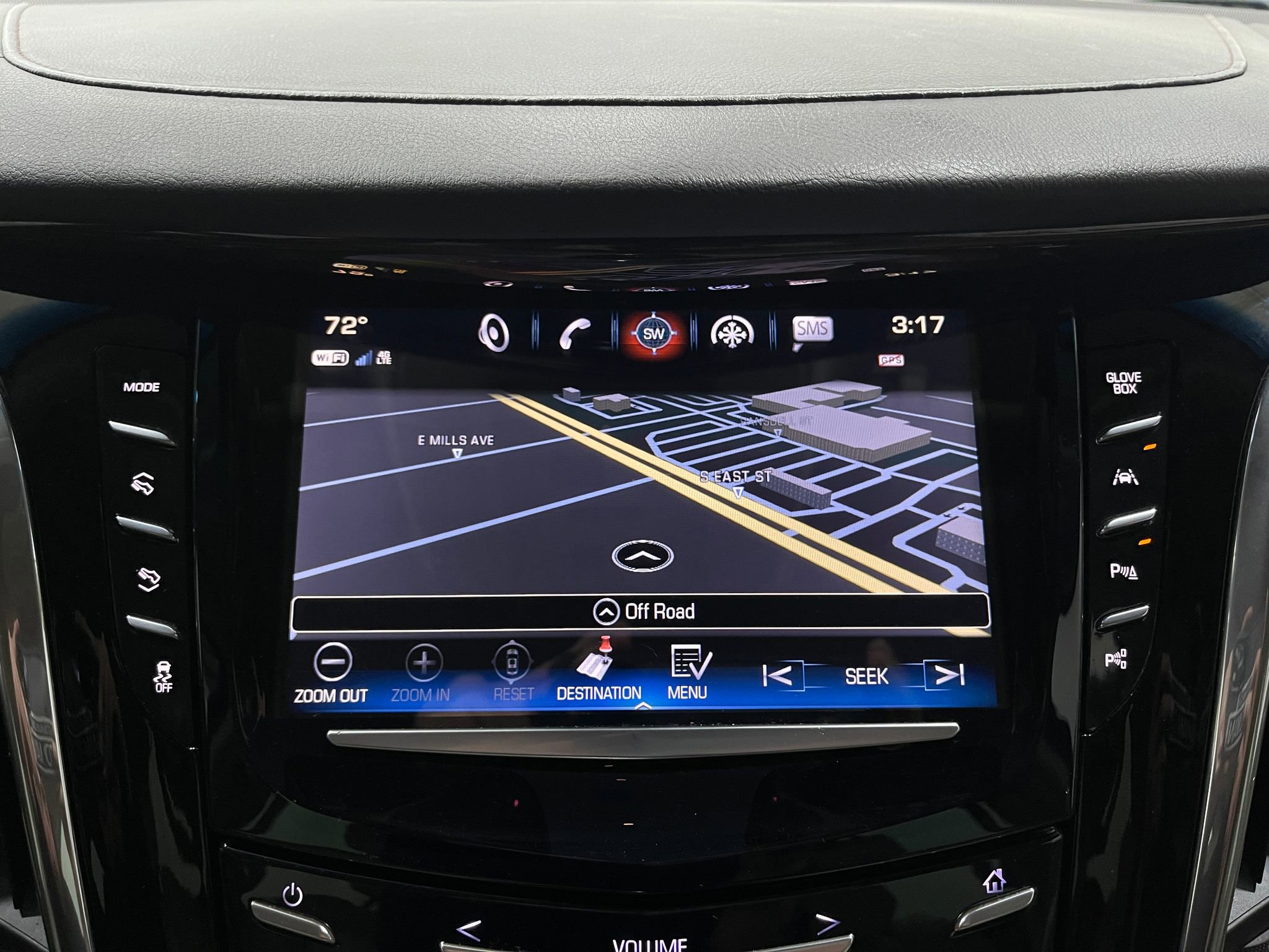 Used 2017 Cadillac Escalade ESV Luxury AWD/4WD image 10