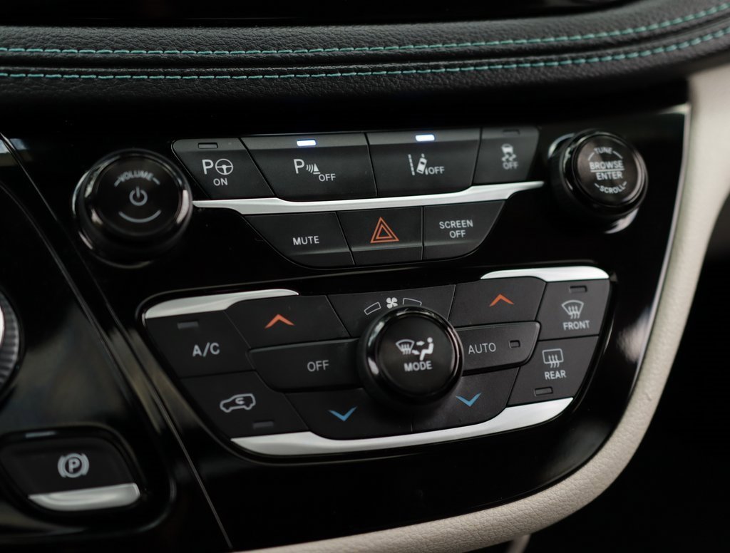 Used 2018 Chrysler Pacifica Limited w/ Advanced Safetytec Group image 18