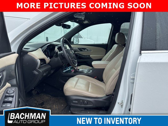 Used 2022 Chevrolet Traverse LT w/ LT Premium Package AWD/4WD image 4
