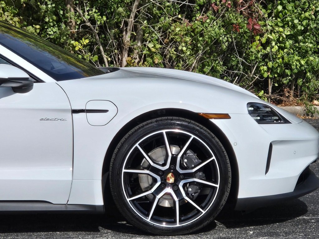 New 2026 Porsche Taycan image 15