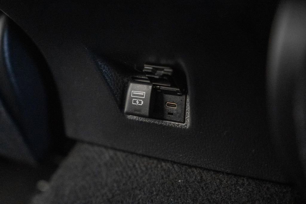 Used 2025 Toyota Camry LE image 32