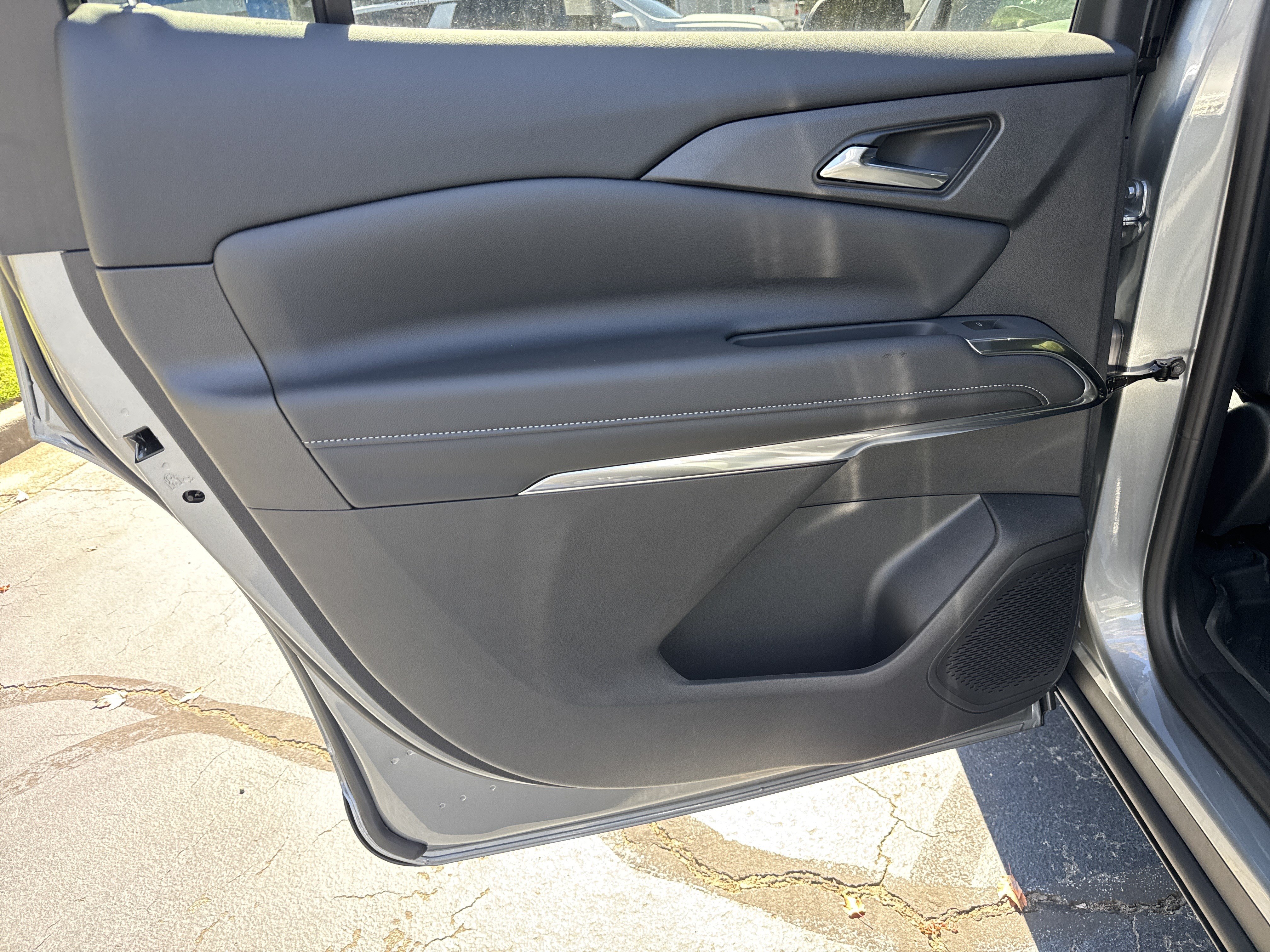 New 2026 Chevrolet Traverse LT w/ Driver Confidence Package FWD image 23