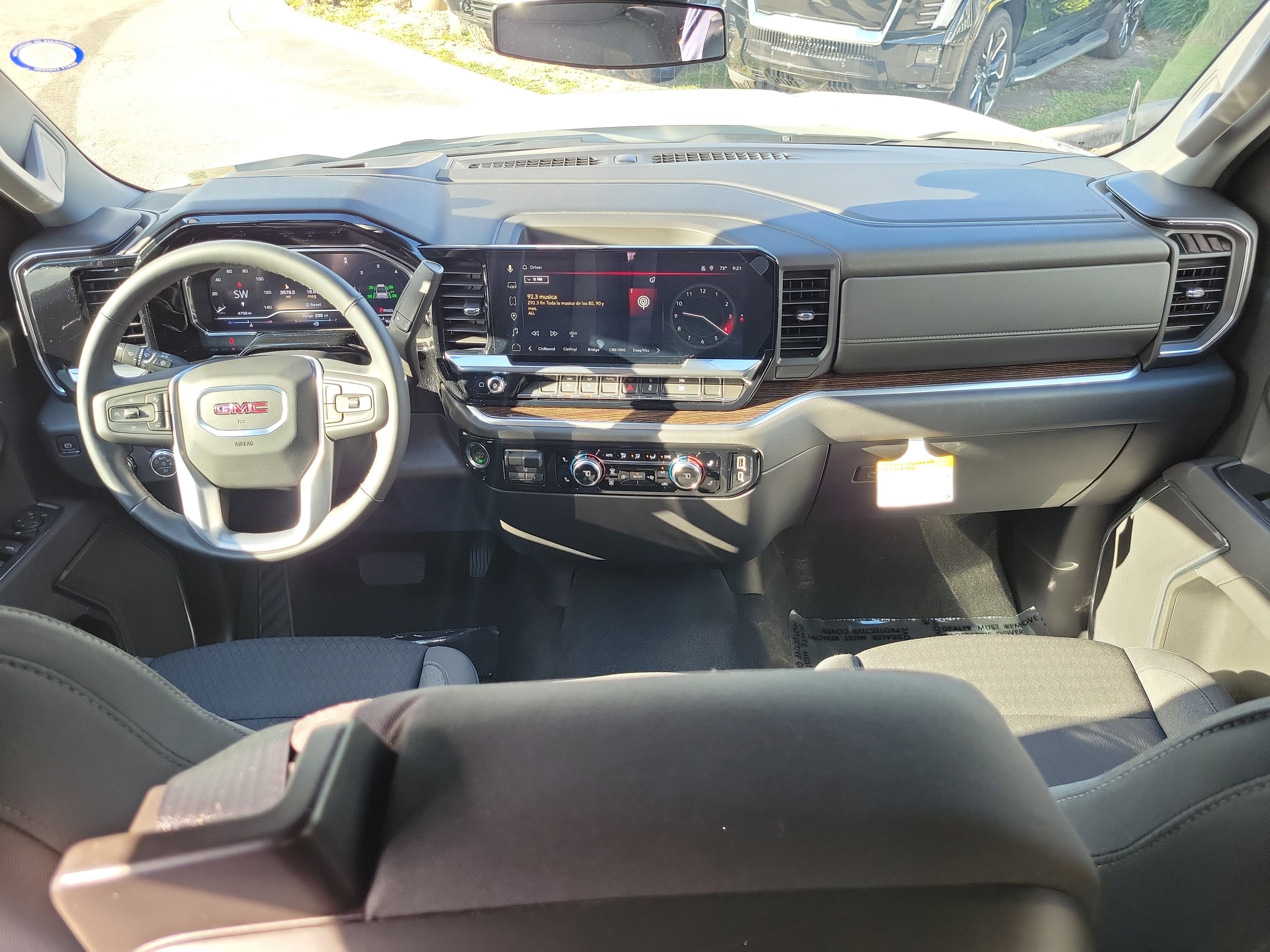 Used 2025 GMC Sierra 1500 Elevation image 13