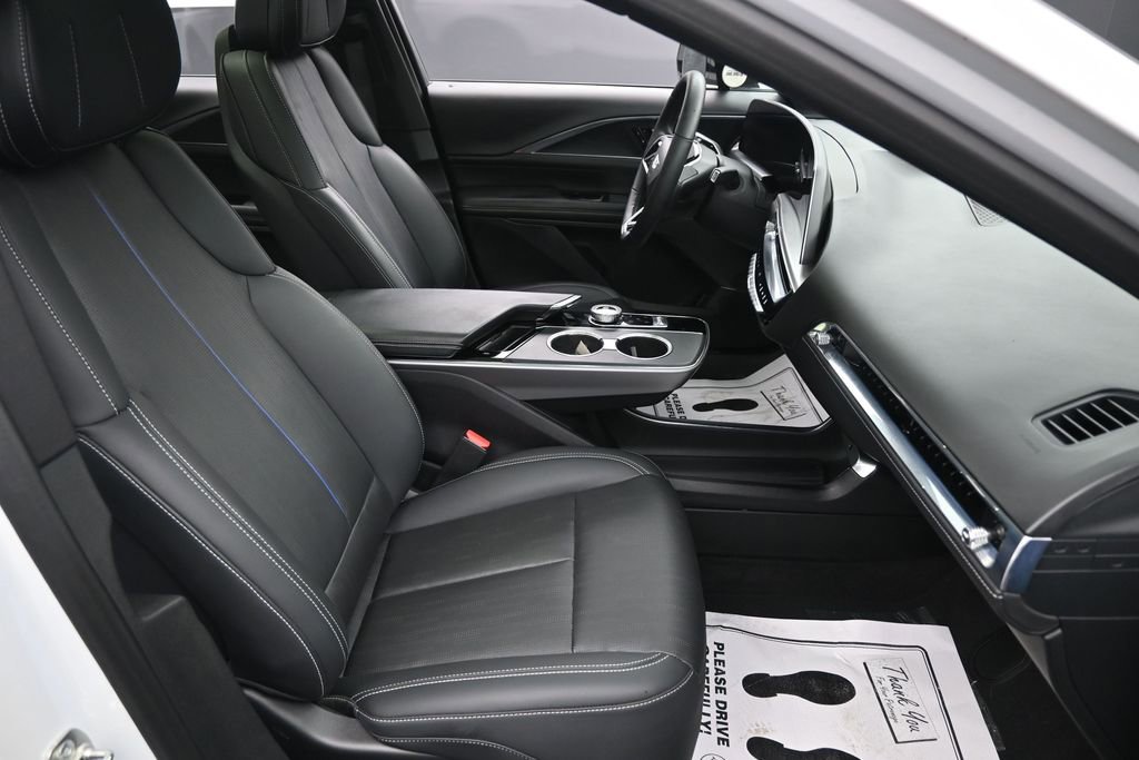 Used 2024 Cadillac Lyriq Sport AWD/4WD image 32