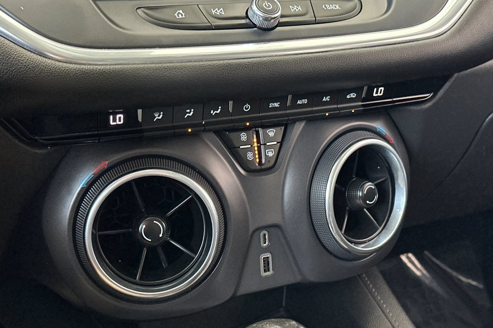 Used 2019 Chevrolet Blazer LT FWD image 27
