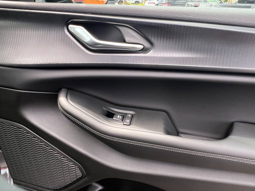 New 2025 Jeep Grand Cherokee L Altitude image 13