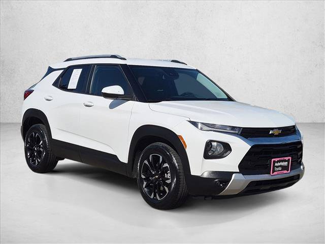 Used 2022 Chevrolet TrailBlazer LT w/ Convenience Package FWD image 3