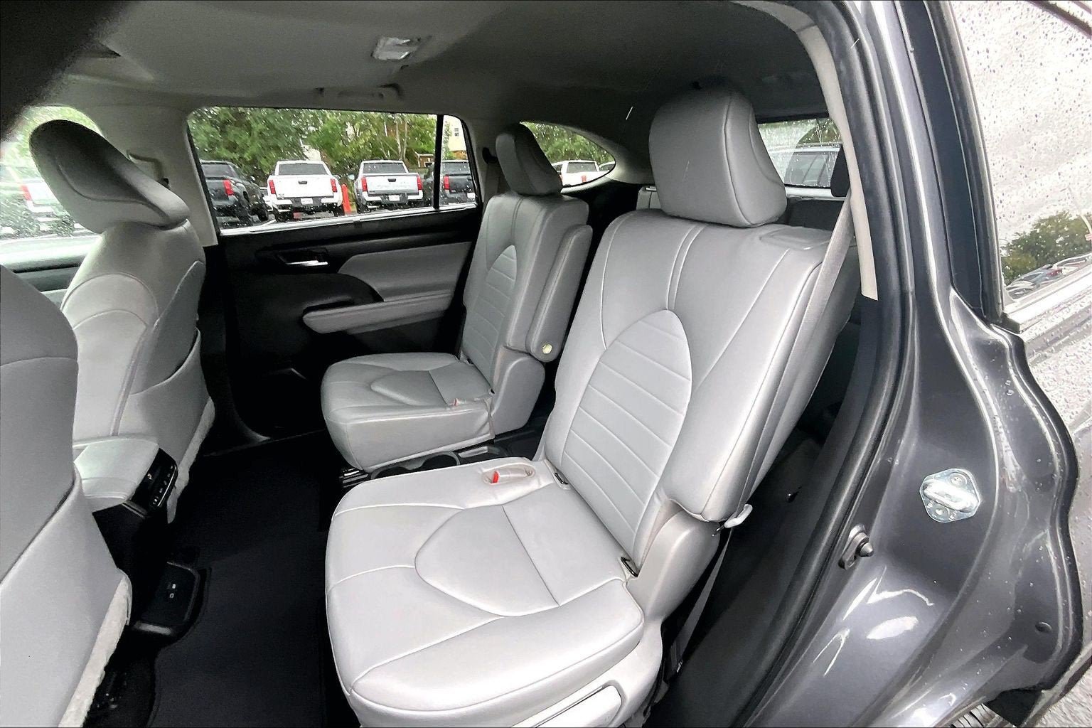 Used 2023 Toyota Highlander XLE AWD/4WD image 25
