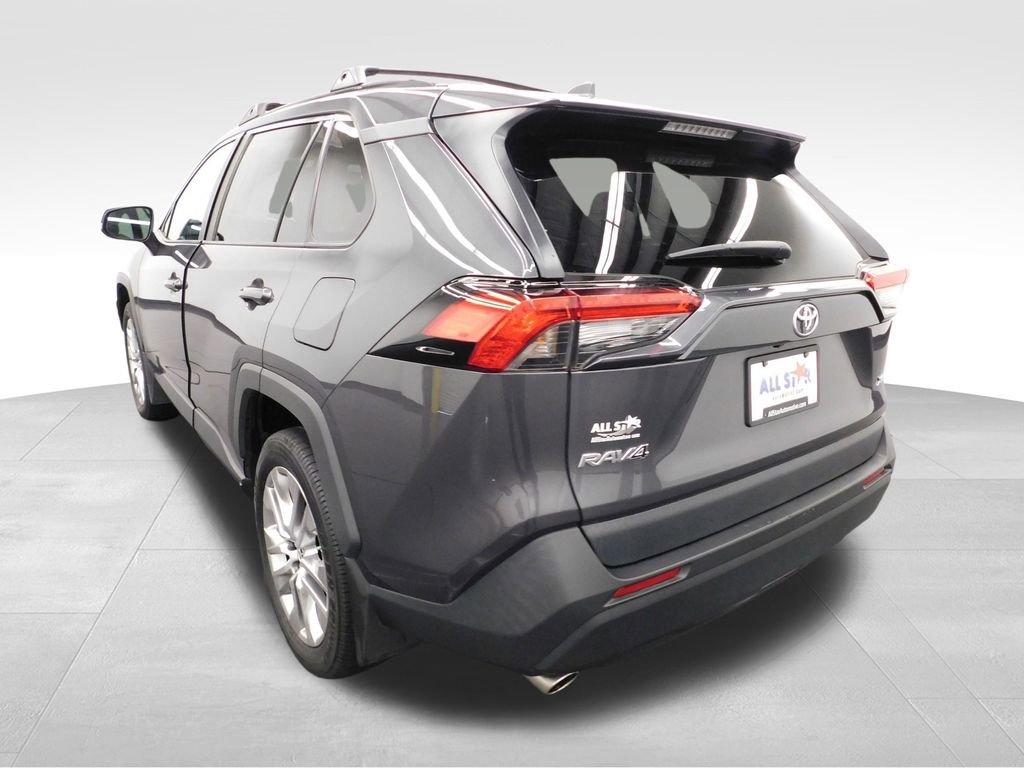 Used 2023 Toyota RAV4 XLE Premium image 5