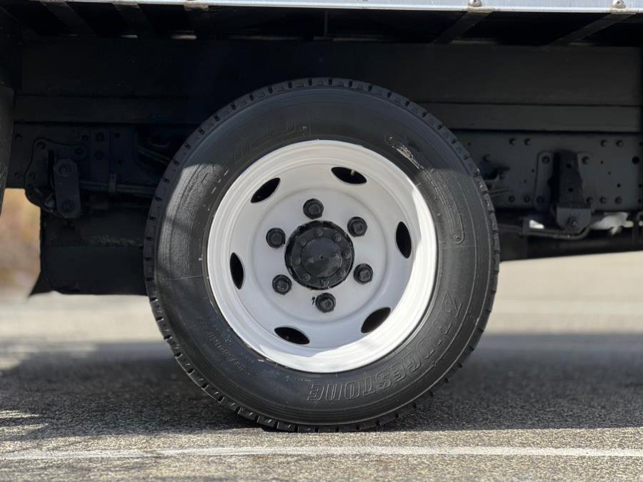 Used 2019 Isuzu NPR image 36