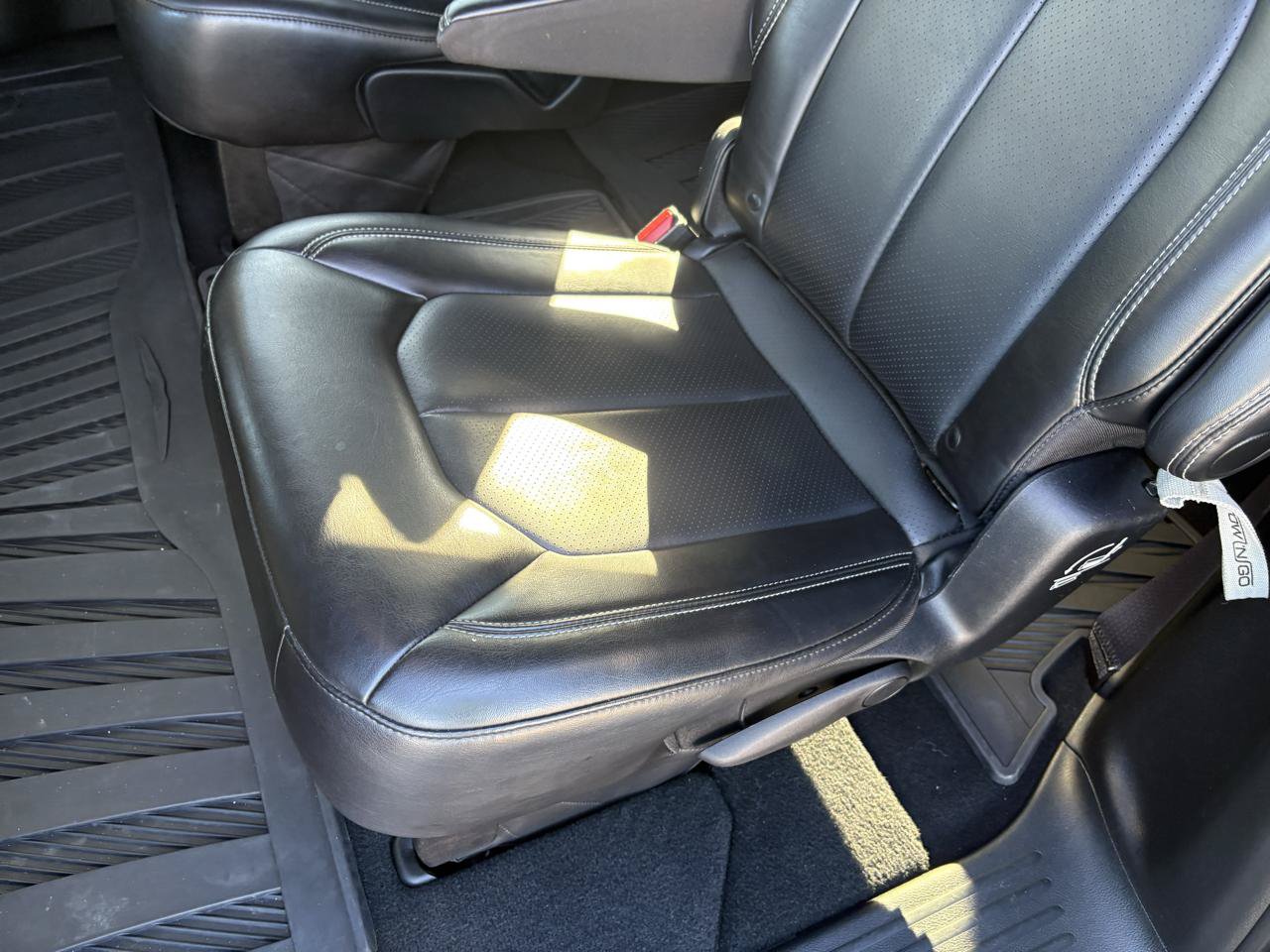 Used 2023 Chrysler Pacifica Touring-L w/ S Appearance Package FWD image 32