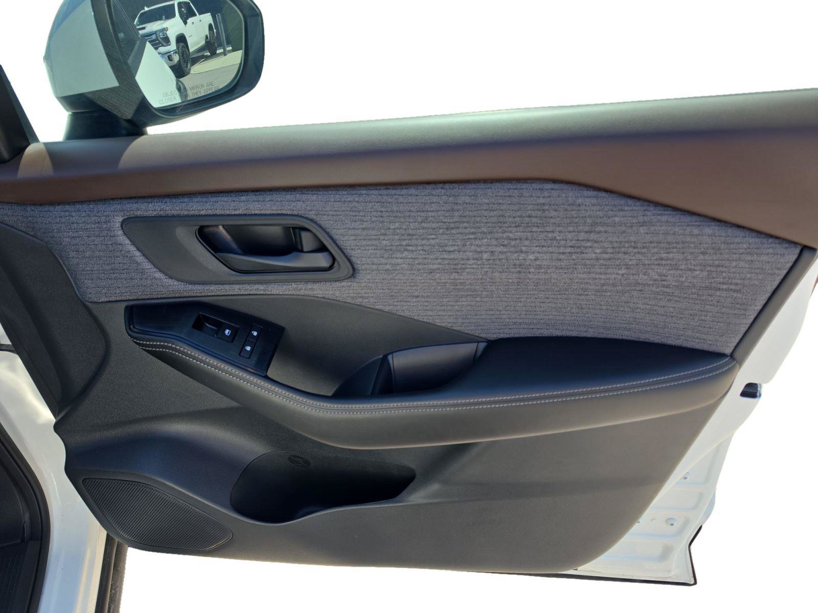 Used 2022 Nissan Rogue S FWD image 23