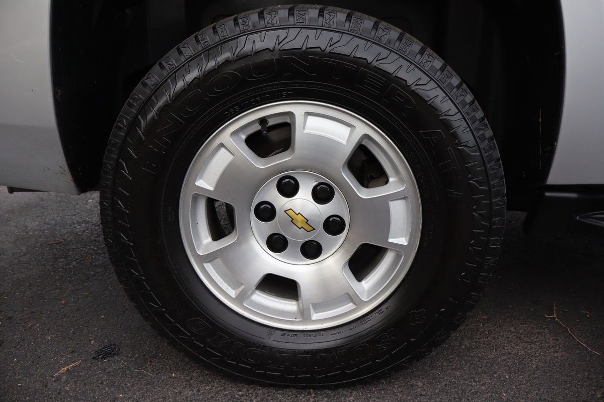 Used 2014 Chevrolet Suburban LT w/ Luxury Package AWD/4WD image 43