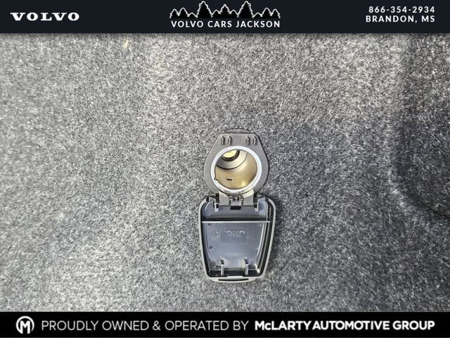 Used 2024 Volvo XC40 B5 Ultimate image 30
