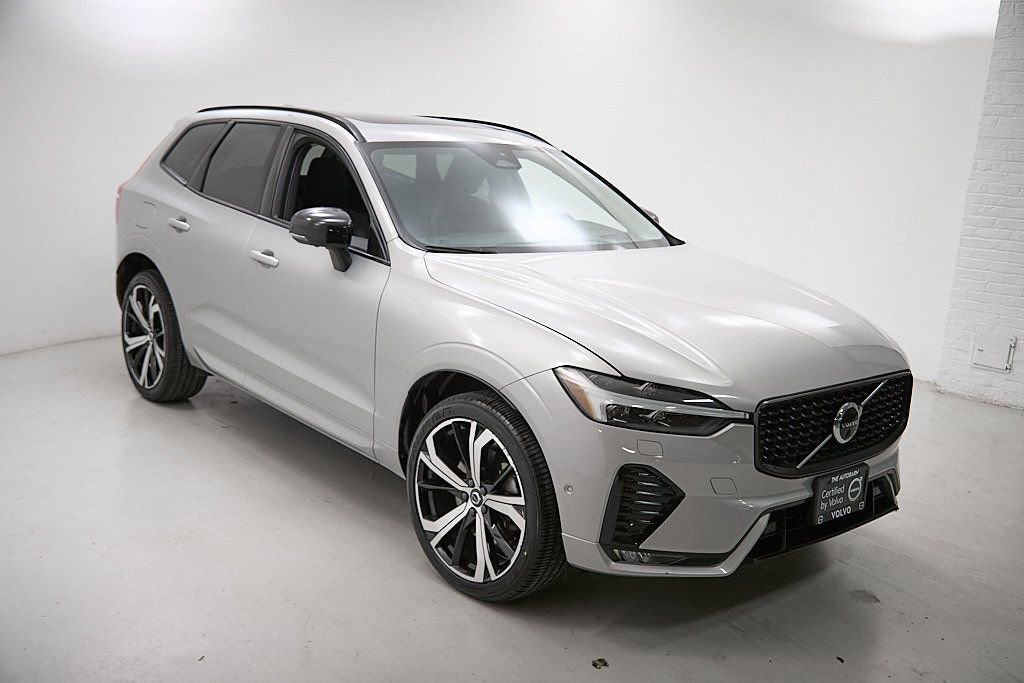 Used 2023 Volvo XC60 B6 Ultimate w/ Protection Package Premier image 4