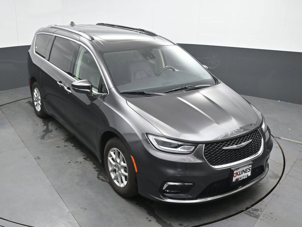 Used 2021 Chrysler Pacifica Touring-L w/ Uconnect Theater Family Group FWD image 33