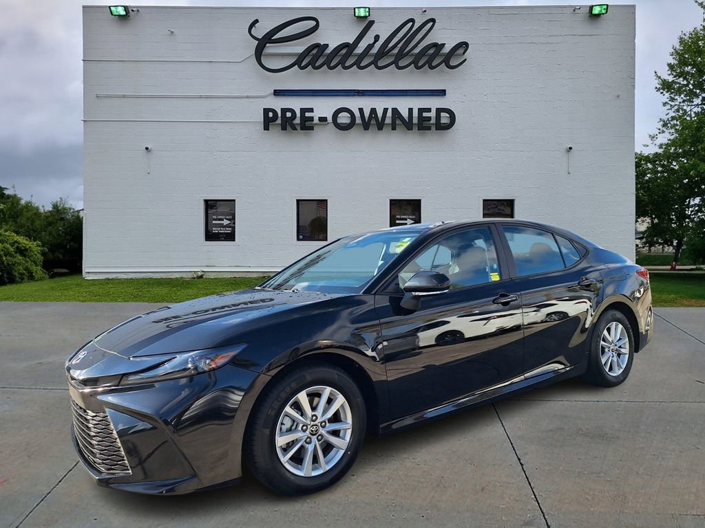 Used 2025 Toyota Camry LE image 7