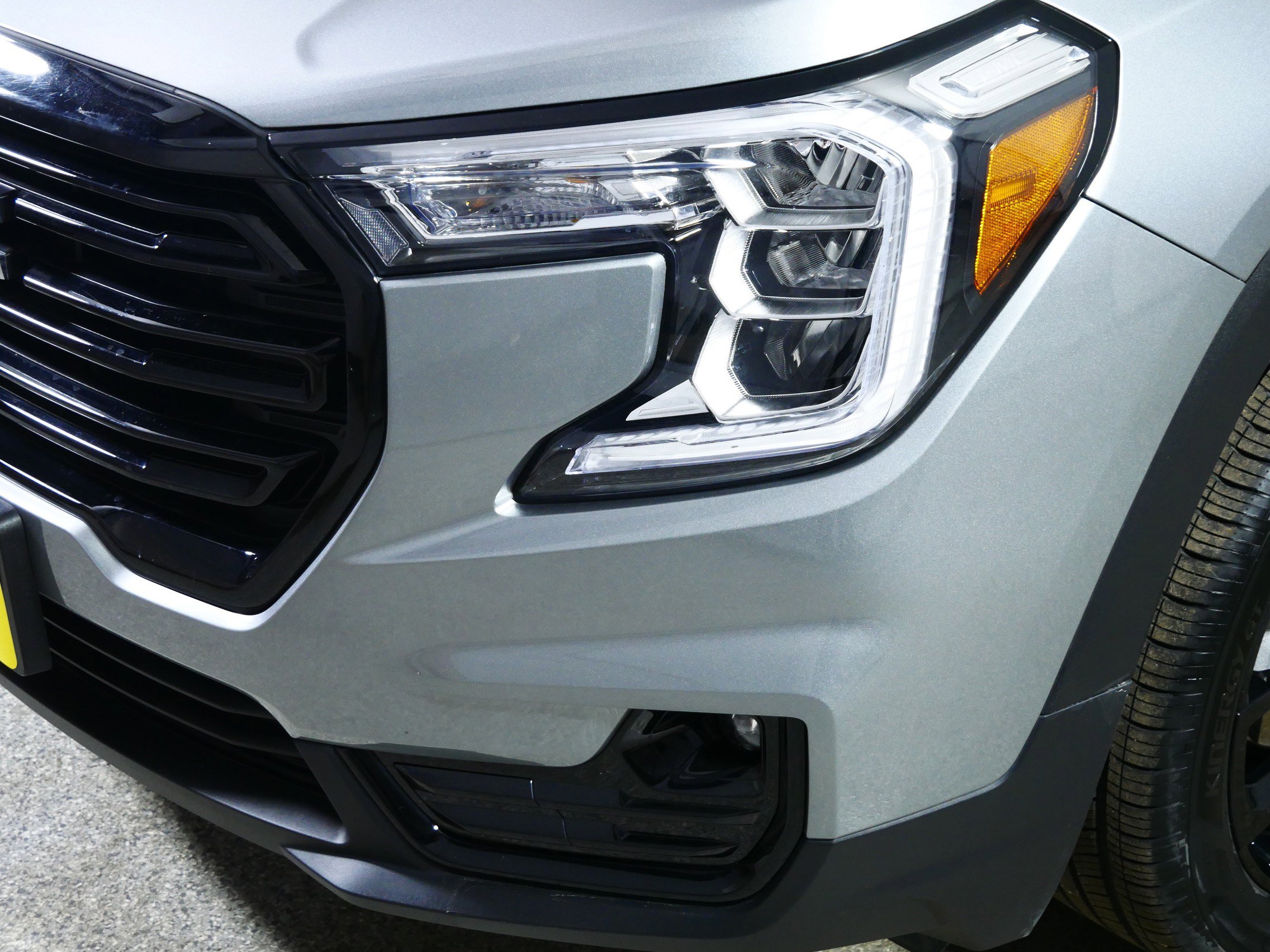 Used 2023 GMC Terrain SLT w/ Elevation Edition image 16