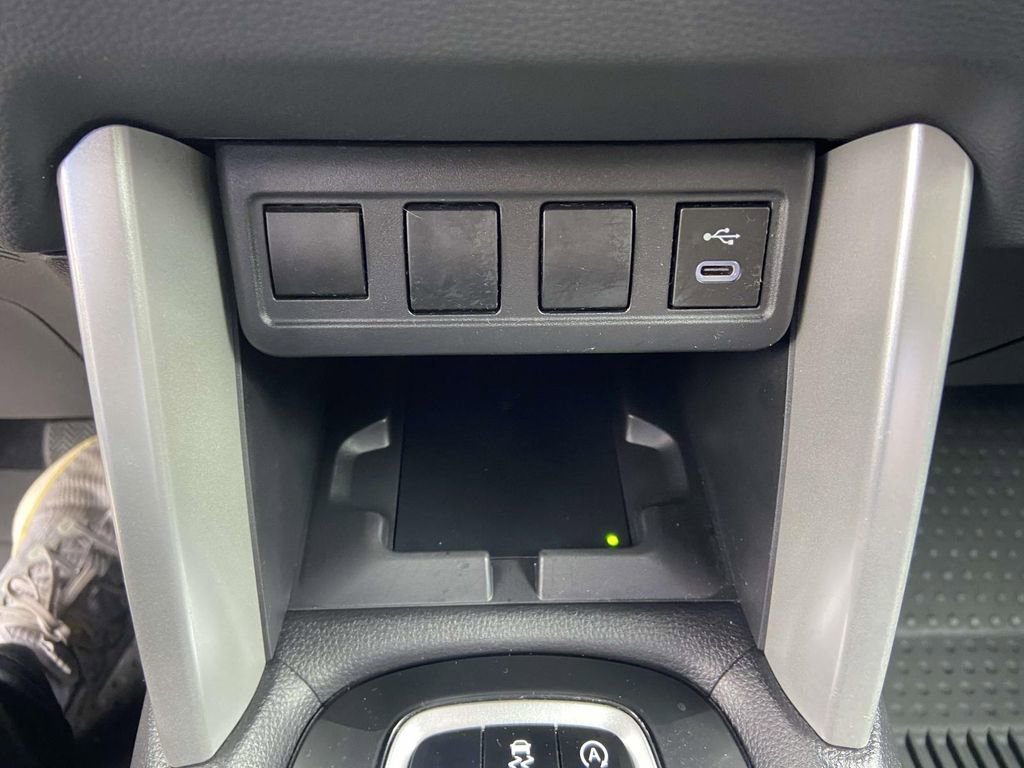 Used 2025 Toyota Corolla Cross LE image 24