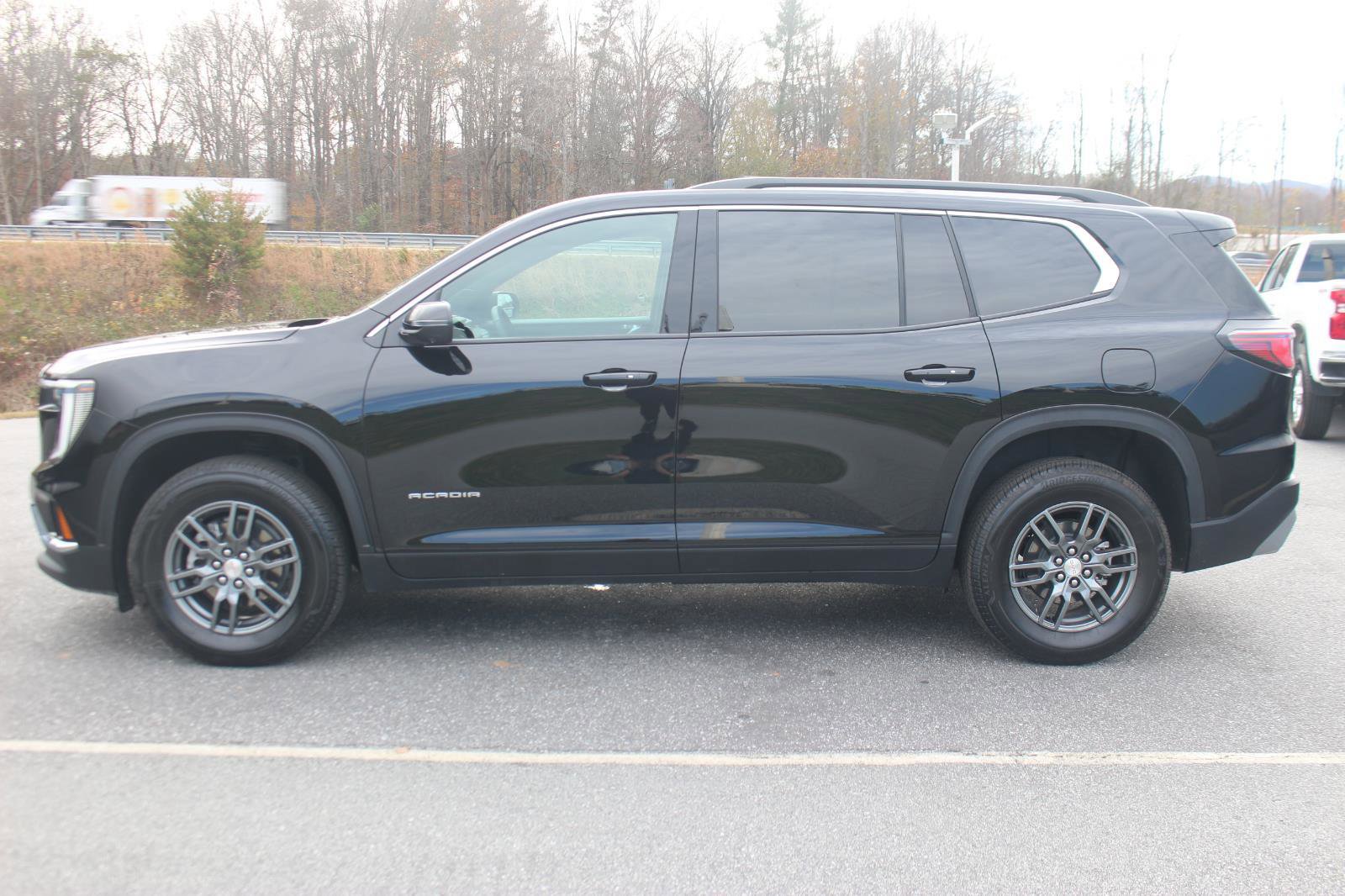 New 2025 GMC Acadia Elevation image 4