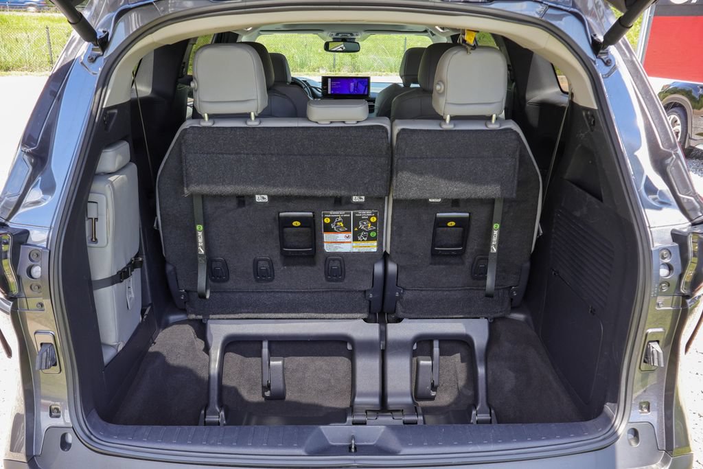 Used 2025 Toyota Sienna XLE FWD image 27
