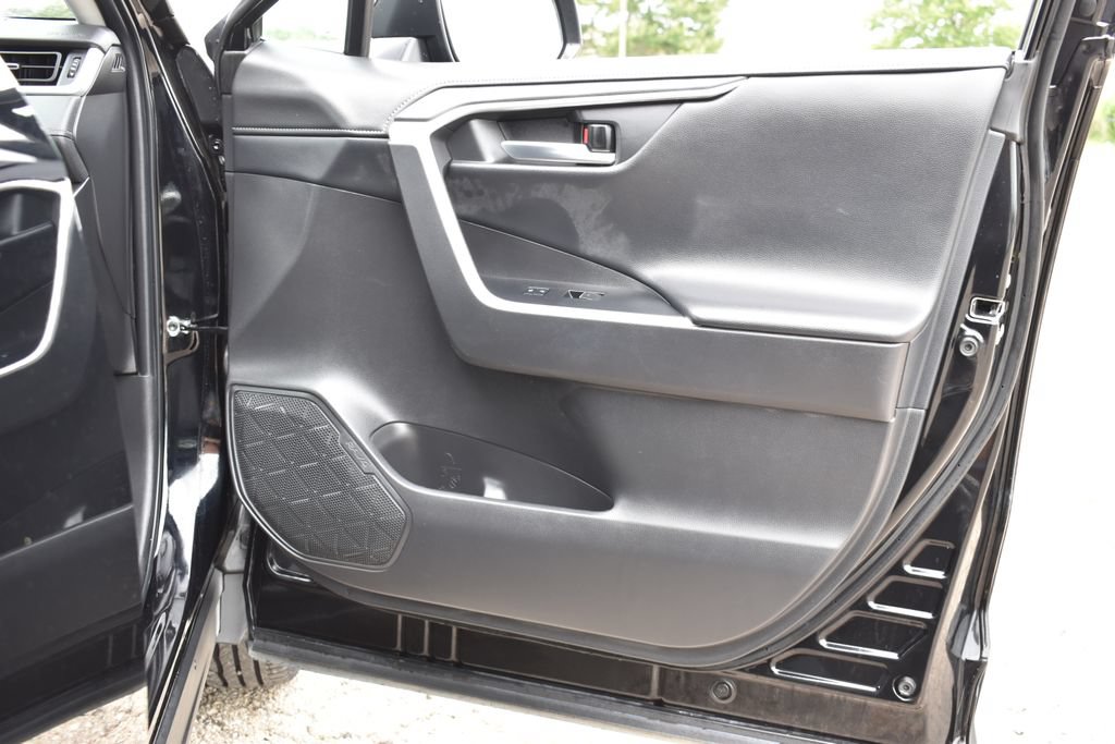 Used 2023 Toyota RAV4 Limited FWD image 32