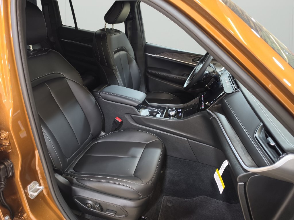 New 2027 Jeep Grand Cherokee Limited AWD/4WD image 15